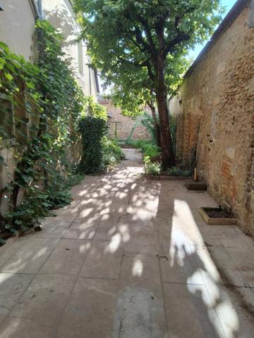 Maison familiale : 3 chambres, garage, cour, balcon