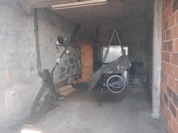 Ensemble immobilier A RESTAURER ENTIEREMENT comprenant maison de ville, appartement et 2 anciens ateliers de coutellerie