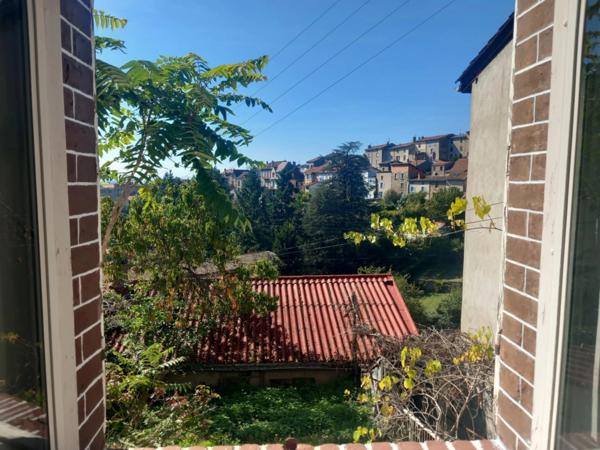 Ensemble immobilier A RESTAURER ENTIEREMENT comprenant maison de ville, appartement et 2 anciens ateliers de coutellerie