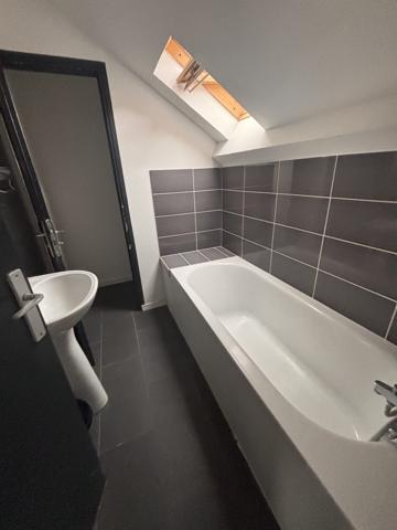 T1 EN MEZZANINE 440€ ROUBAIX CENTRE VILLE