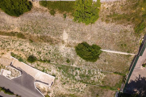 Terrain avec permis de construire à pied des commodités et vue mer