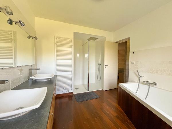 A vendre à Cantenay-Epinard, maison familiale, au calme, 6 chambres, grand terrain