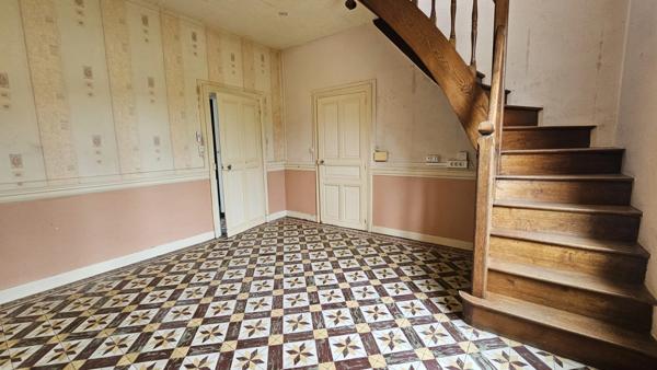 Maison de charme à fort potentiel, proche commerces Noyant (49)