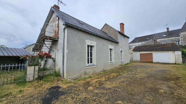 Maison de charme à fort potentiel, proche commerces Noyant (49)