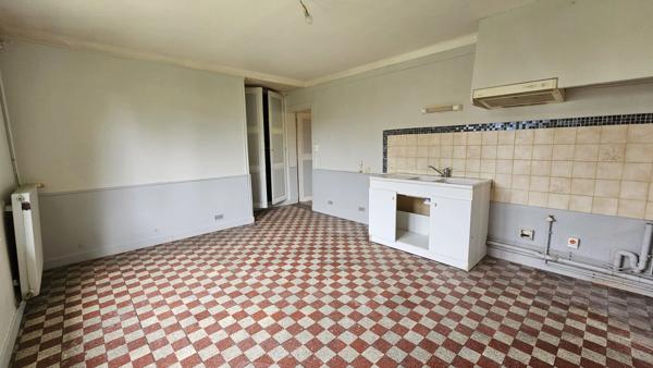 Maison de charme à fort potentiel, proche commerces Noyant (49)