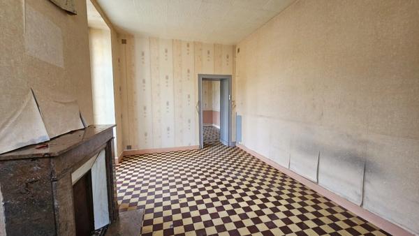 Maison de charme à fort potentiel, proche commerces Noyant (49)