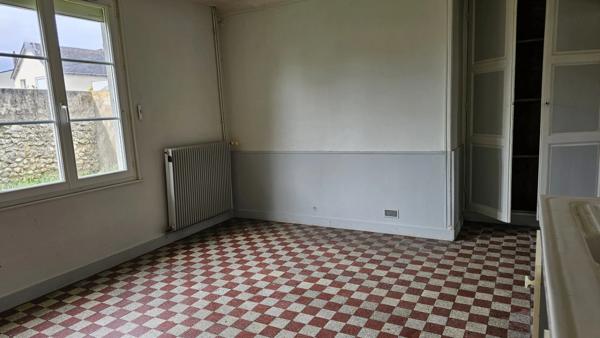 Maison de charme à fort potentiel, proche commerces Noyant (49)