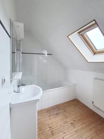 Vente                                                      Maison de village
                        
                     5 pièces                      122 m2                     à Toulis-Et-Attencourt