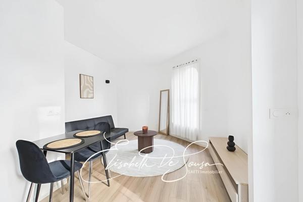 Deux pièces rénové au RCH d'une petite copropriété