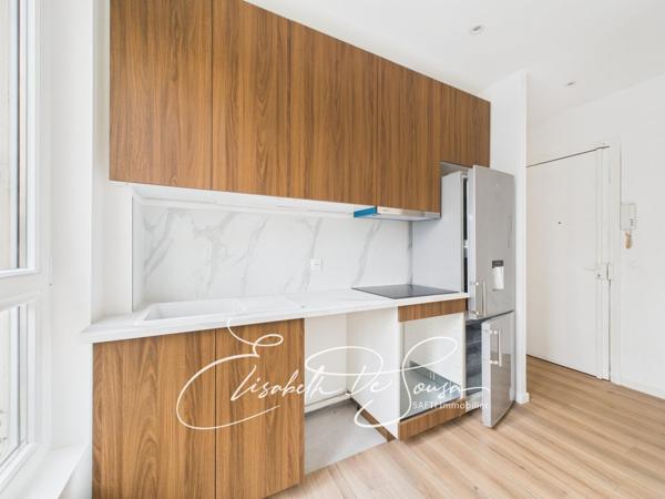 Deux pièces rénové au RCH d'une petite copropriété