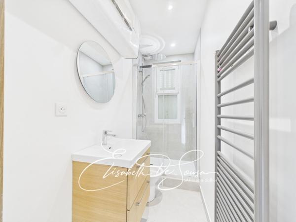 Deux pièces rénové au RCH d'une petite copropriété