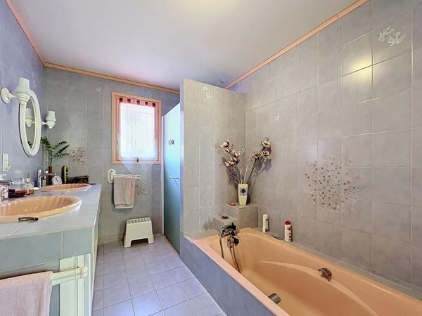 Ardèche, Le Pouzin : Villa d'architecte lumineuse, 4 chambres et bureau