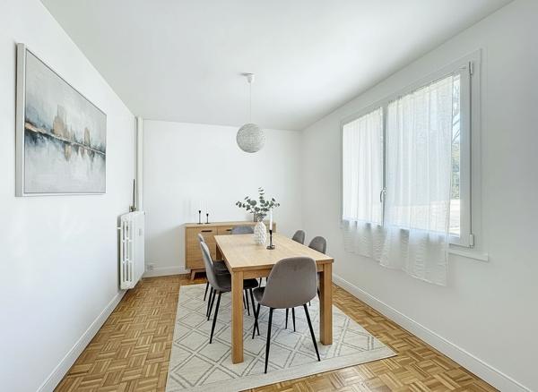 Appartement 90 m2, 3 chambres (possibilité 4), 5 minutes à pied de la gare - 3 balcons, cave et garage fermé