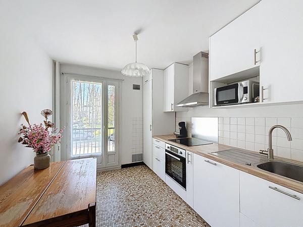 Appartement 90 m2, 3 chambres (possibilité 4), 5 minutes à pied de la gare - 3 balcons, cave et garage fermé