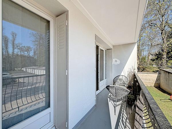 Appartement 90 m2, 3 chambres (possibilité 4), 5 minutes à pied de la gare - 3 balcons, cave et garage fermé