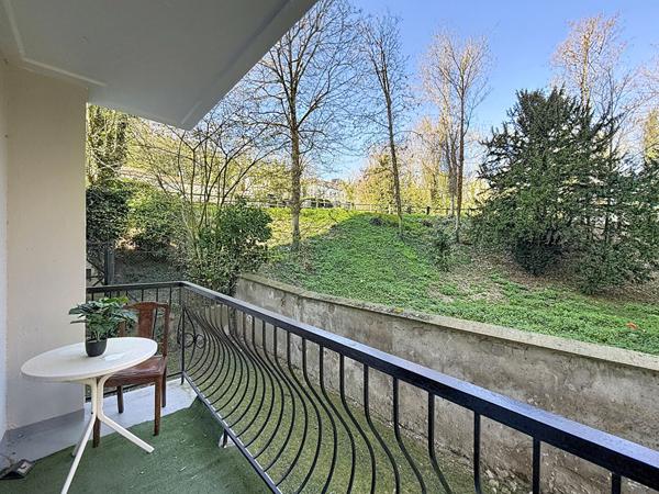 Appartement 90 m2, 3 chambres (possibilité 4), 5 minutes à pied de la gare - 3 balcons, cave et garage fermé