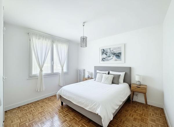 Appartement 90 m2, 3 chambres (possibilité 4), 5 minutes à pied de la gare - 3 balcons, cave et garage fermé