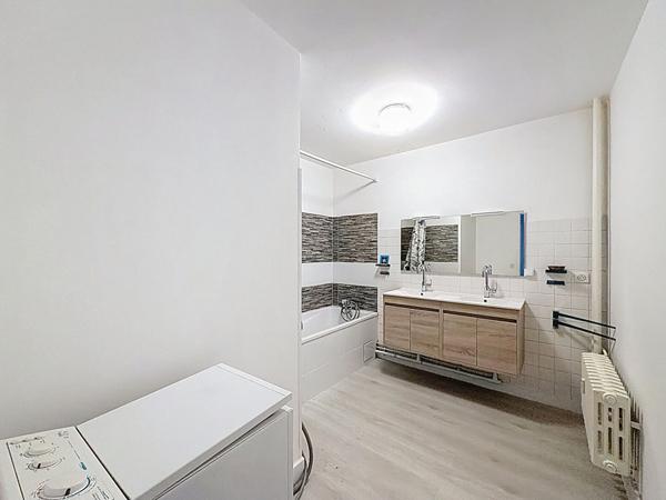 Appartement 90 m2, 3 chambres (possibilité 4), 5 minutes à pied de la gare - 3 balcons, cave et garage fermé