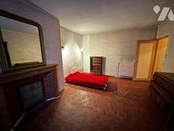 Villeneuve sur Yonne centre, une maison de ville comprenant une entrée sur pièce de vie avec un...