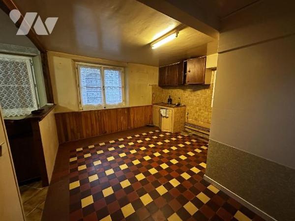 Villeneuve sur Yonne centre, une maison de ville comprenant une entrée sur pièce de vie avec un...