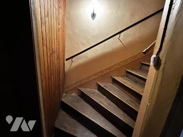 Villeneuve sur Yonne centre, une maison de ville comprenant une entrée sur pièce de vie avec un...