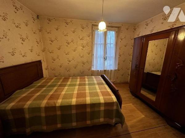 Villeneuve sur Yonne centre, une maison de ville comprenant une entrée sur pièce de vie avec un...