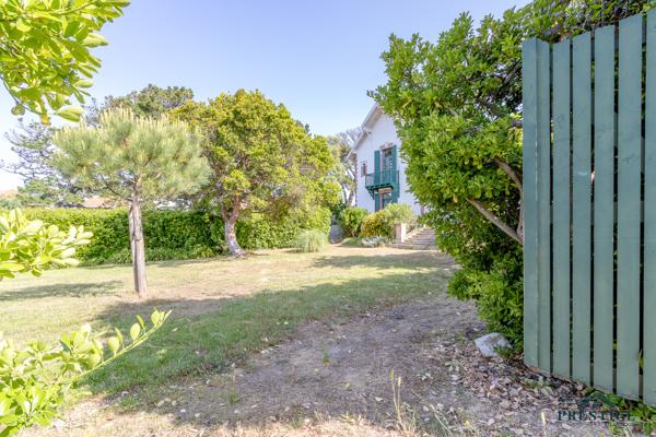 PRÉFAILLES – TRIANGLE D’OR – PROPRIÉTÉ D’EXCEPTION 323M2 - VUE MER ET DEUX HABITATIONS INDÉPENDANTES