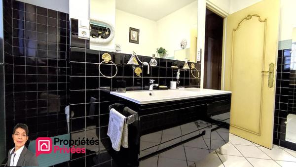 THIZY-LES-BOURGS (69240)  Maison individuelle 223 m² habitables, terrain 2000 m², 4 chambres, garages, annexes