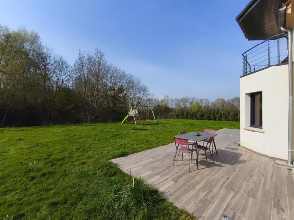 Grande maison moderne et lumineuse