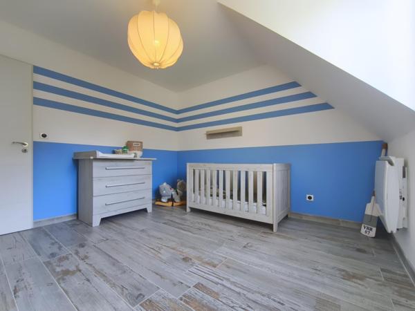 Grande maison moderne et lumineuse