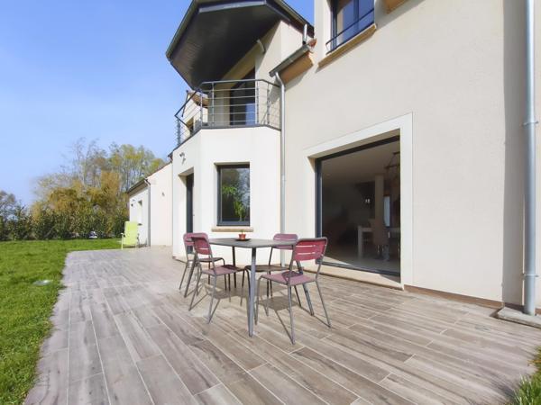 Grande maison moderne et lumineuse