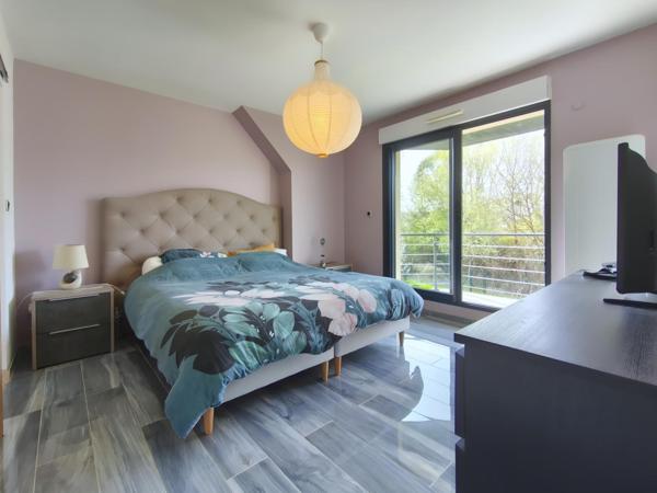 Grande maison moderne et lumineuse