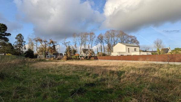 terrain a batir dans le centre de Lantic (Notre Dame de la Cour)