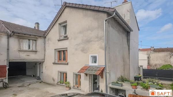 Maison de ville, plein centre, 700m de la gare.