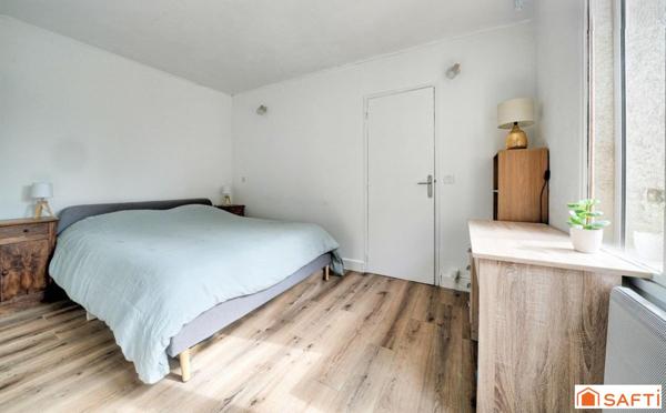 Maison de ville, plein centre, 700m de la gare.