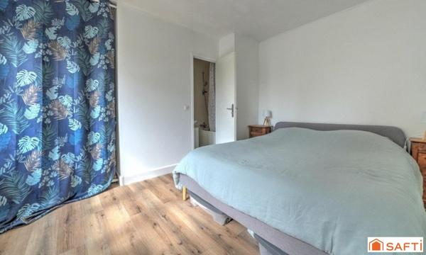 Maison de ville, plein centre, 700m de la gare.