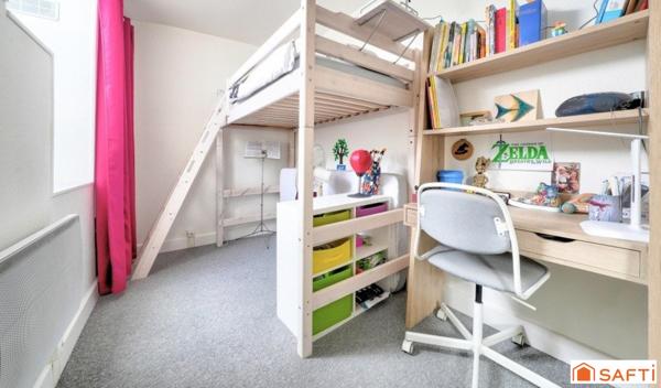 Maison de ville, plein centre, 700m de la gare.