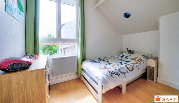 Maison de ville, plein centre, 700m de la gare.