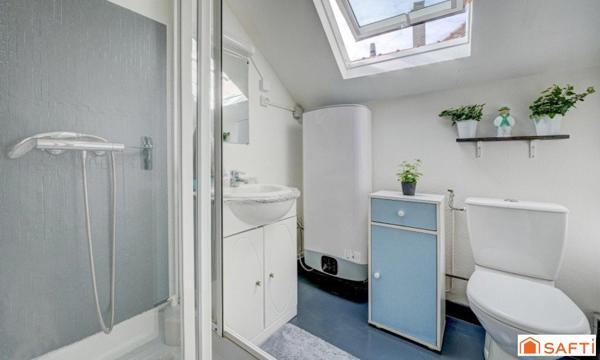 Maison de ville, plein centre, 700m de la gare.