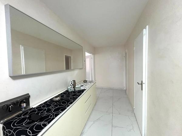 Appartement à louer 5 pièces 106.47m² Grand-Charmont (25200)