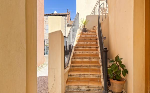 Maison à vendre    9 pièces • 229 m2 Fréjus