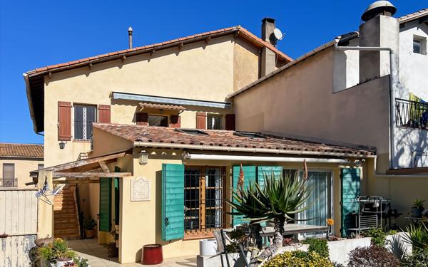 Maison à vendre    9 pièces • 229 m2 Fréjus