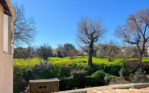 Maison à vendre    9 pièces • 229 m2 Fréjus