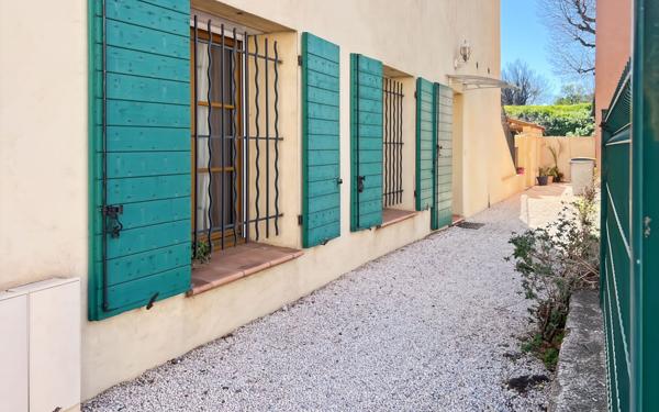 Maison à vendre    9 pièces • 229 m2 Fréjus