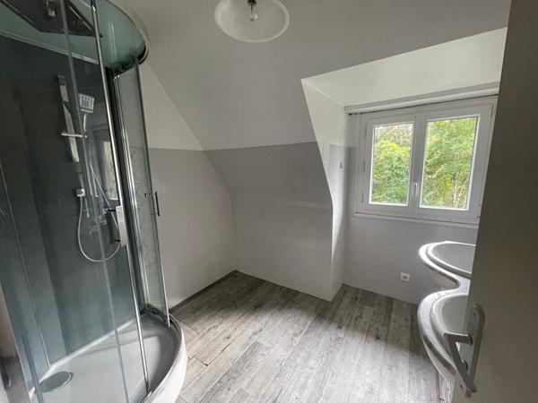 Maison à vendre à Arradon 100 m² avec un beau terrain arboré d'environ 1000 m²