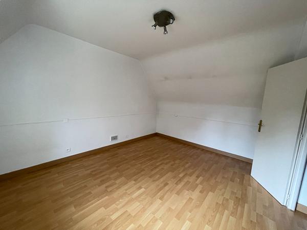 Maison à vendre à Arradon 100 m² avec un beau terrain arboré d'environ 1000 m²