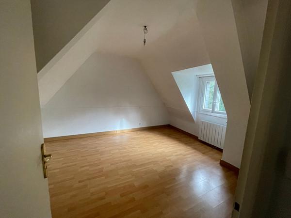 Maison à vendre à Arradon 100 m² avec un beau terrain arboré d'environ 1000 m²