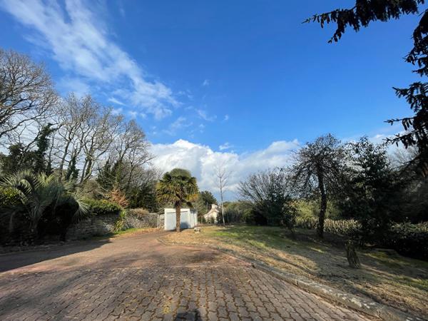 Maison à vendre à Arradon 100 m² avec un beau terrain arboré d'environ 1000 m²