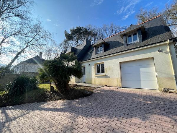 Maison à vendre à Arradon 100 m² avec un beau terrain arboré d'environ 1000 m²