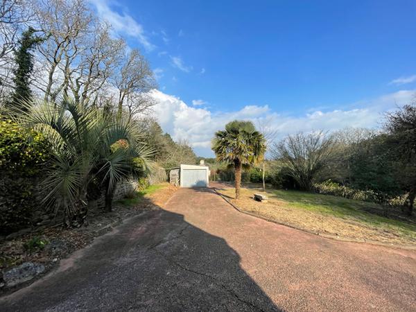 Maison à vendre à Arradon 100 m² avec un beau terrain arboré d'environ 1000 m²